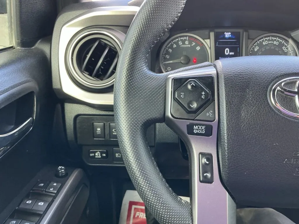 Toyota Tacoma photo 25
