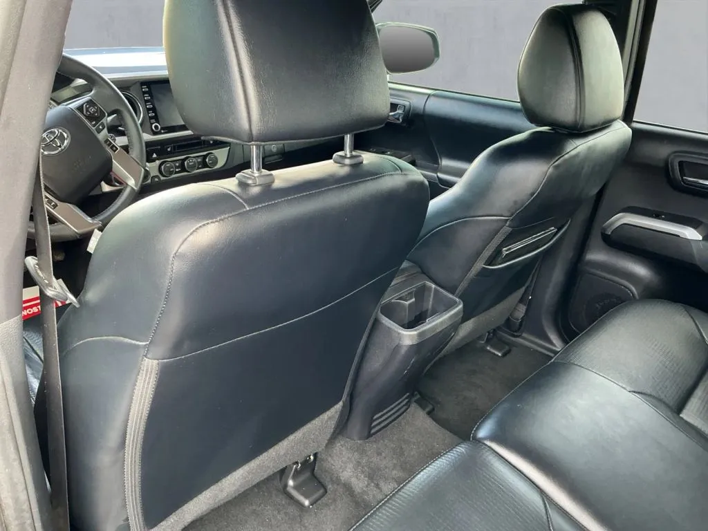 Toyota Tacoma photo 15