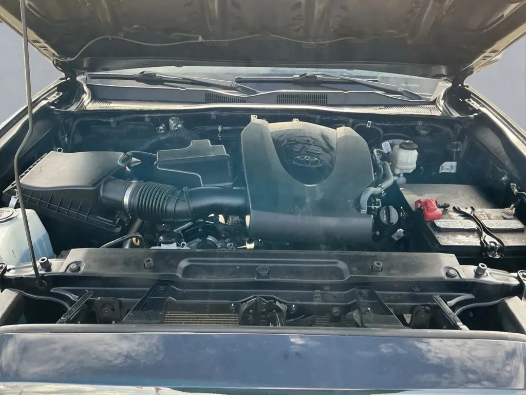 Toyota Tacoma photo 21