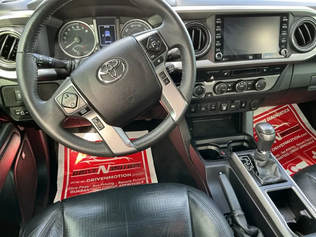 Toyota Tacoma photo 16