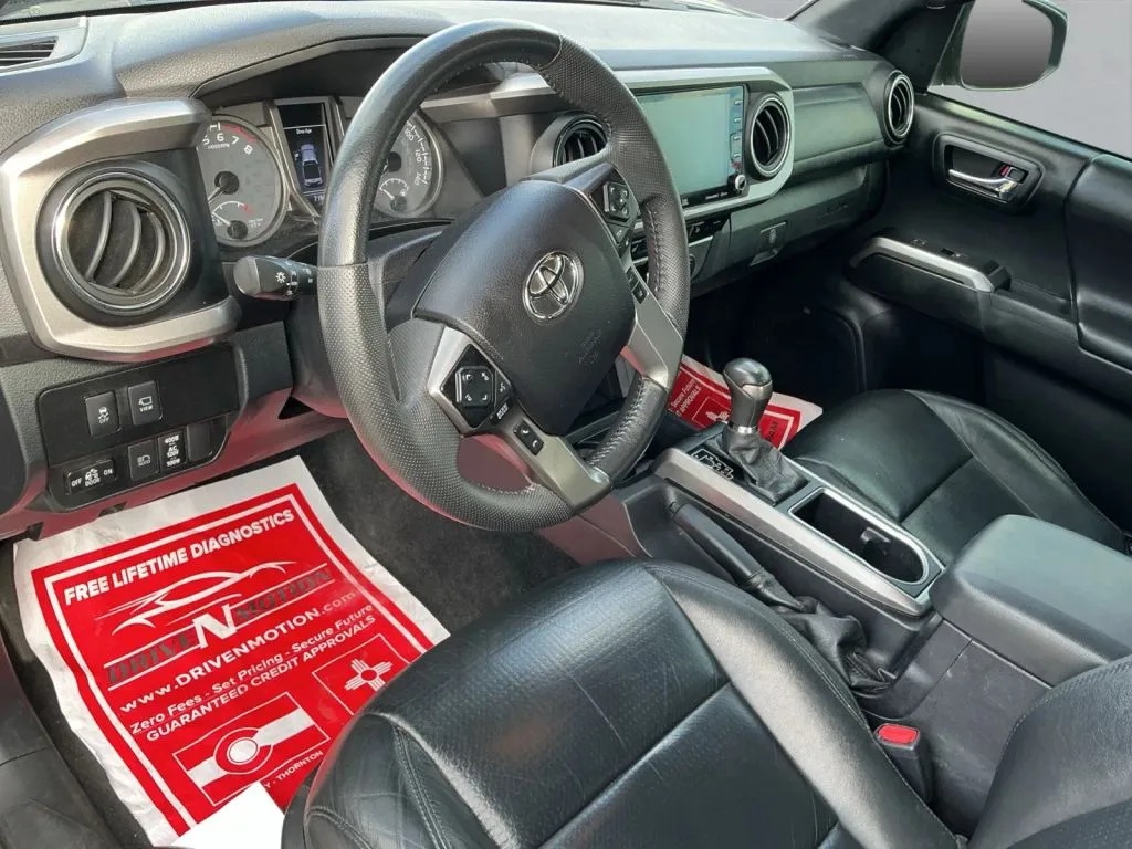 Toyota Tacoma photo 13