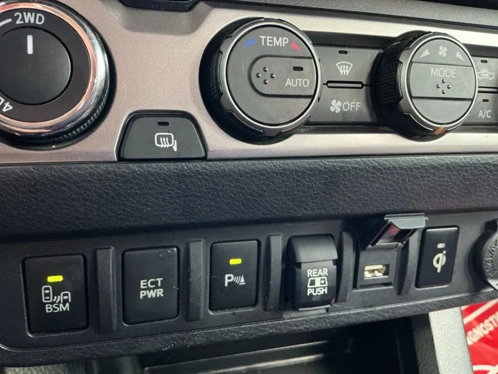 Toyota Tacoma photo 33