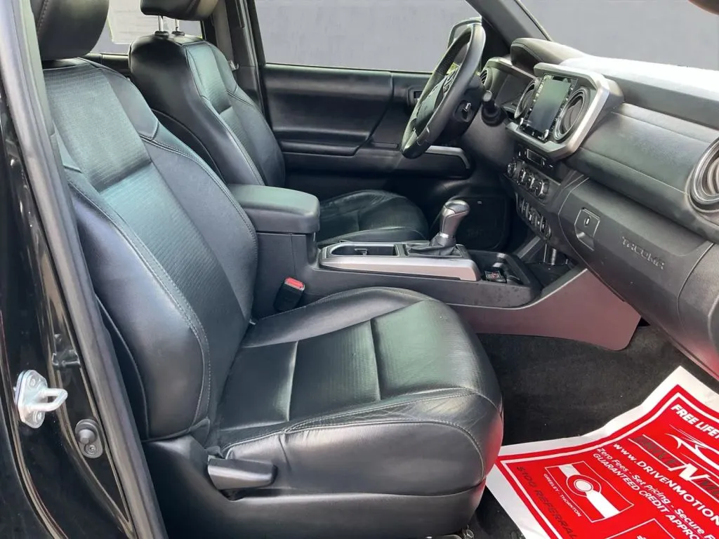Toyota Tacoma photo 19