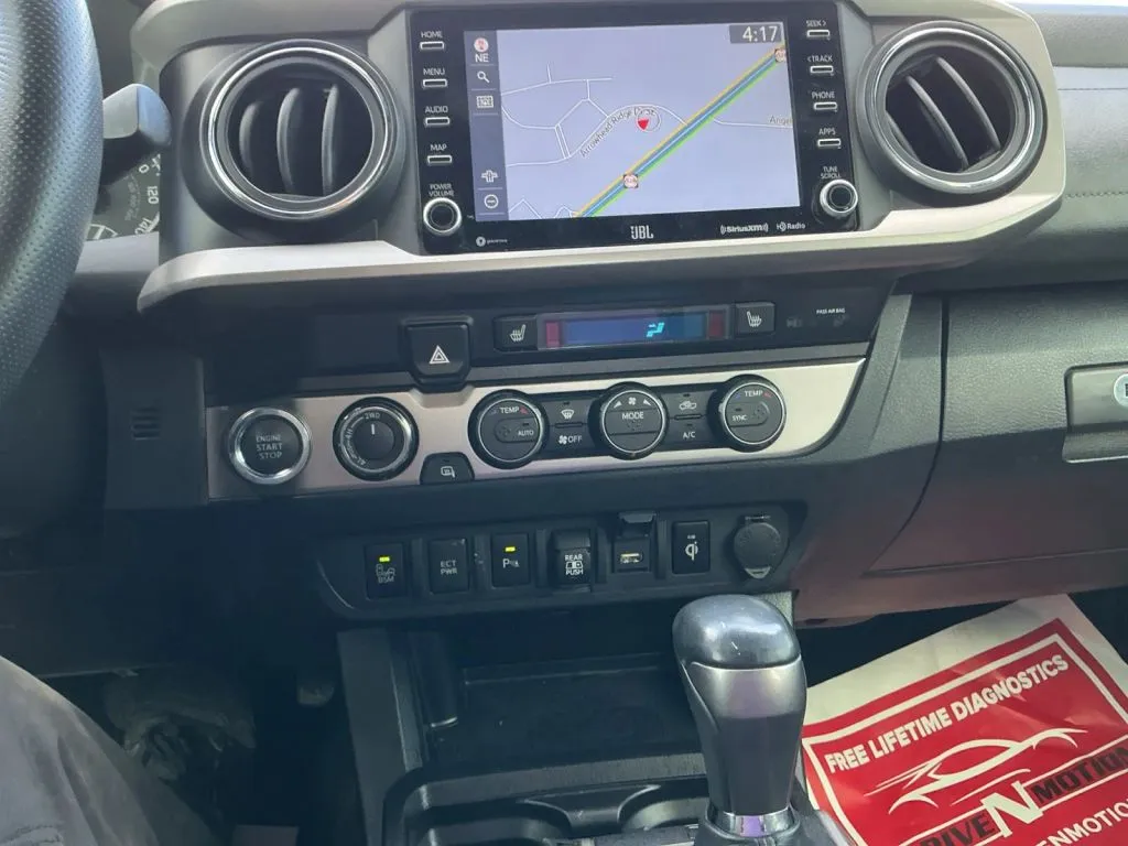 Toyota Tacoma photo 31