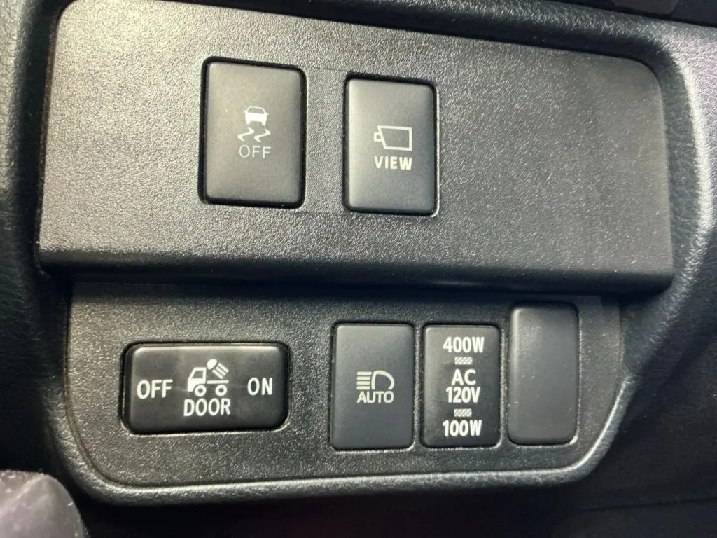 Toyota Tacoma photo 35