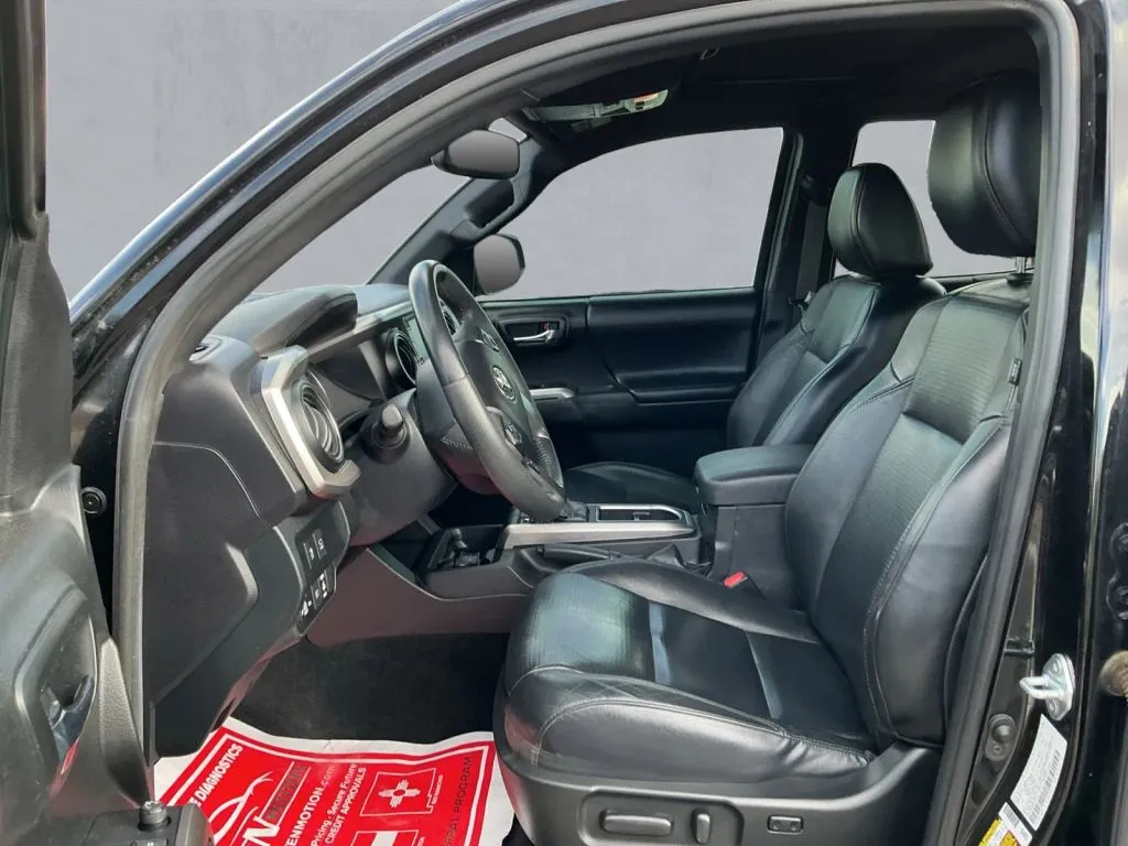 Toyota Tacoma photo 12