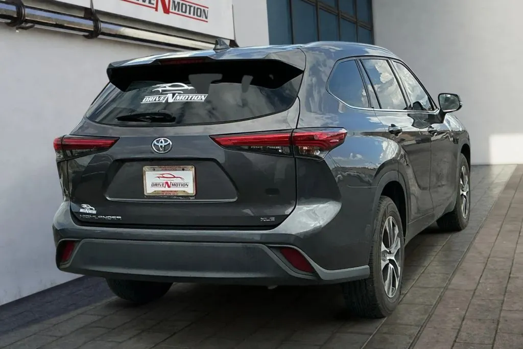 More photos of 2021 Toyota Highlander XLE Sport Utility 4D at Drive N-Motion Rio Rancho, NM