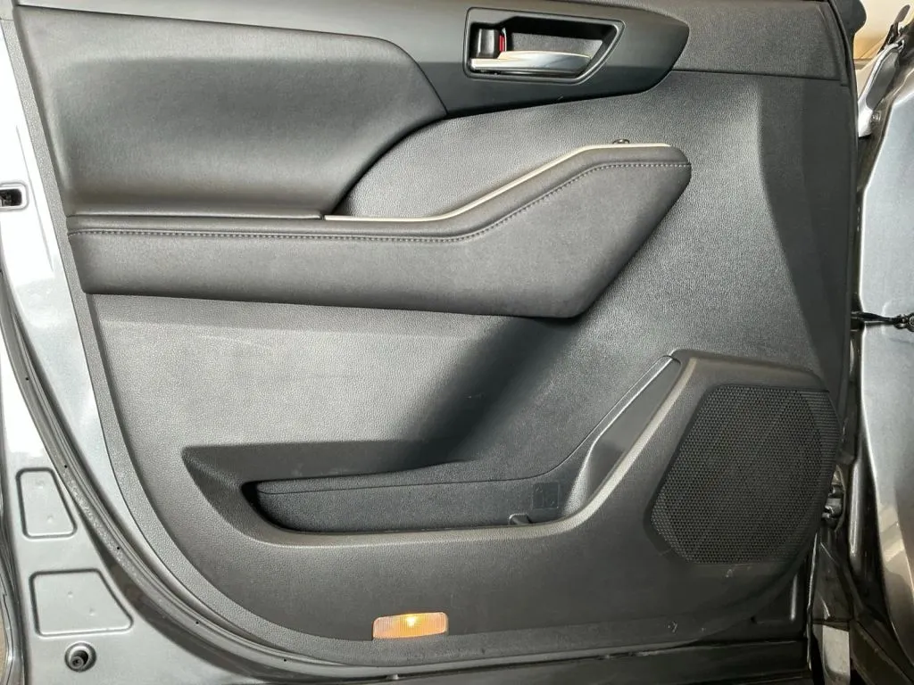 Toyota Highlander photo 12