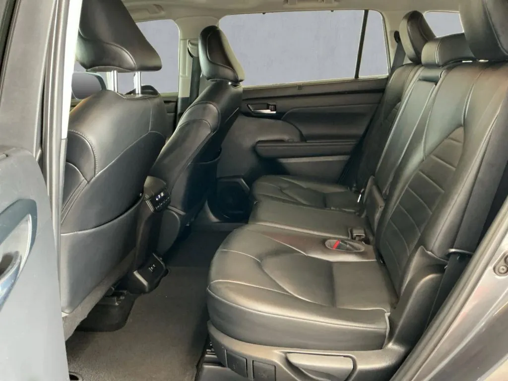 Toyota Highlander photo 16