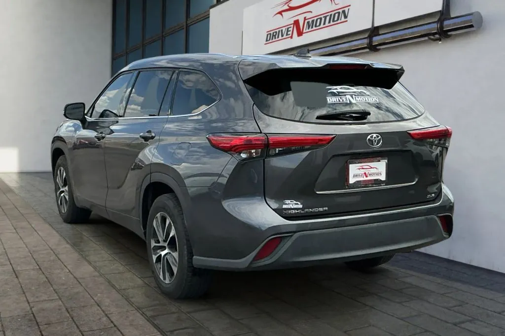 Toyota Highlander photo 8