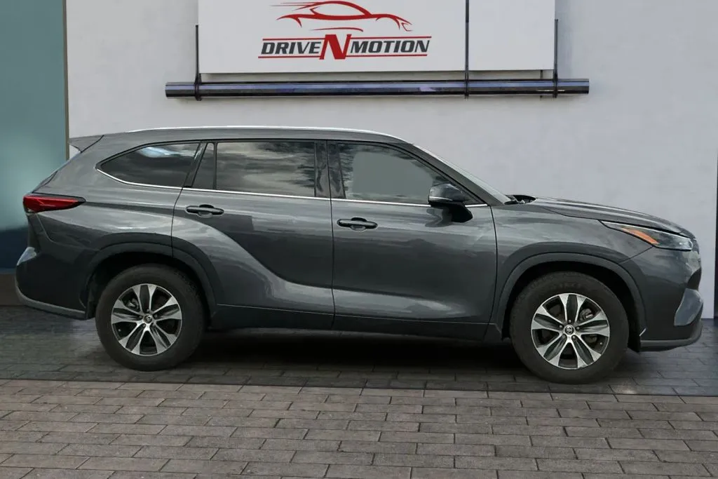 Another view of 2021 Toyota Highlander XLE Sport Utility 4D for sale in Rio Rancho, NM at Drive N-Motion Rio Rancho