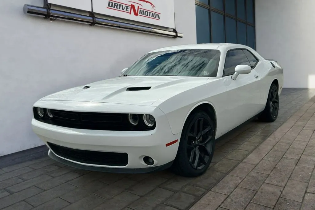 Dodge Challenger photo 7