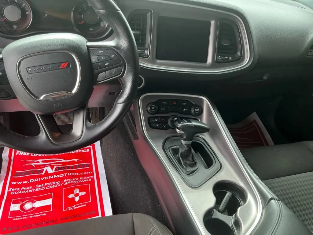 Dodge Challenger photo 17