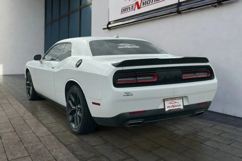 Dodge Challenger photo 6