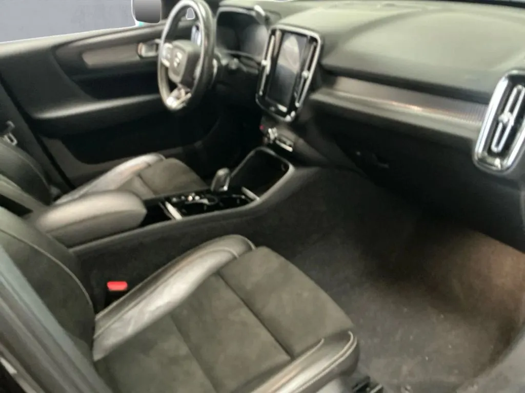 Volvo XC40 photo 18
