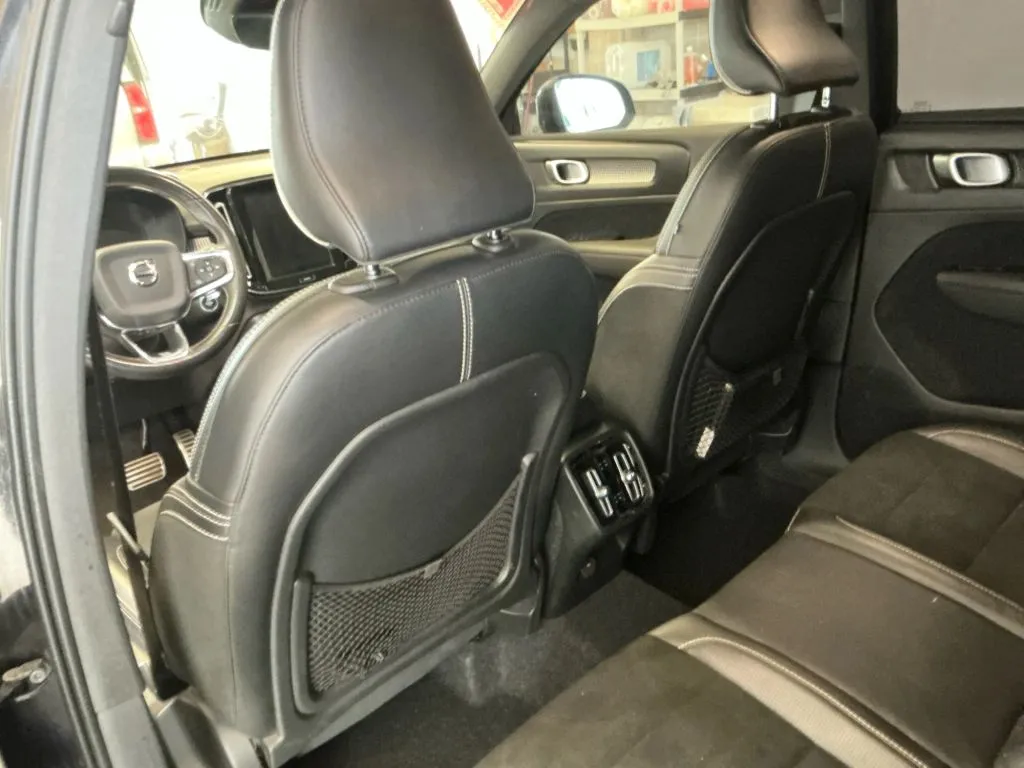 Volvo XC40 photo 15