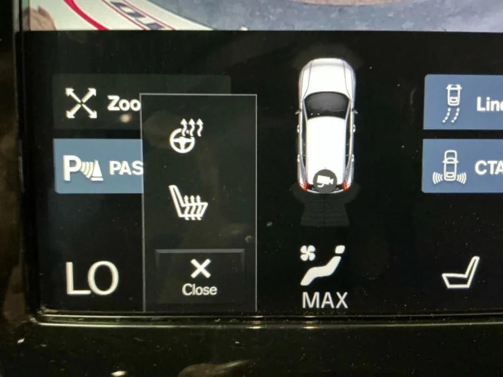 Volvo XC40 photo 30