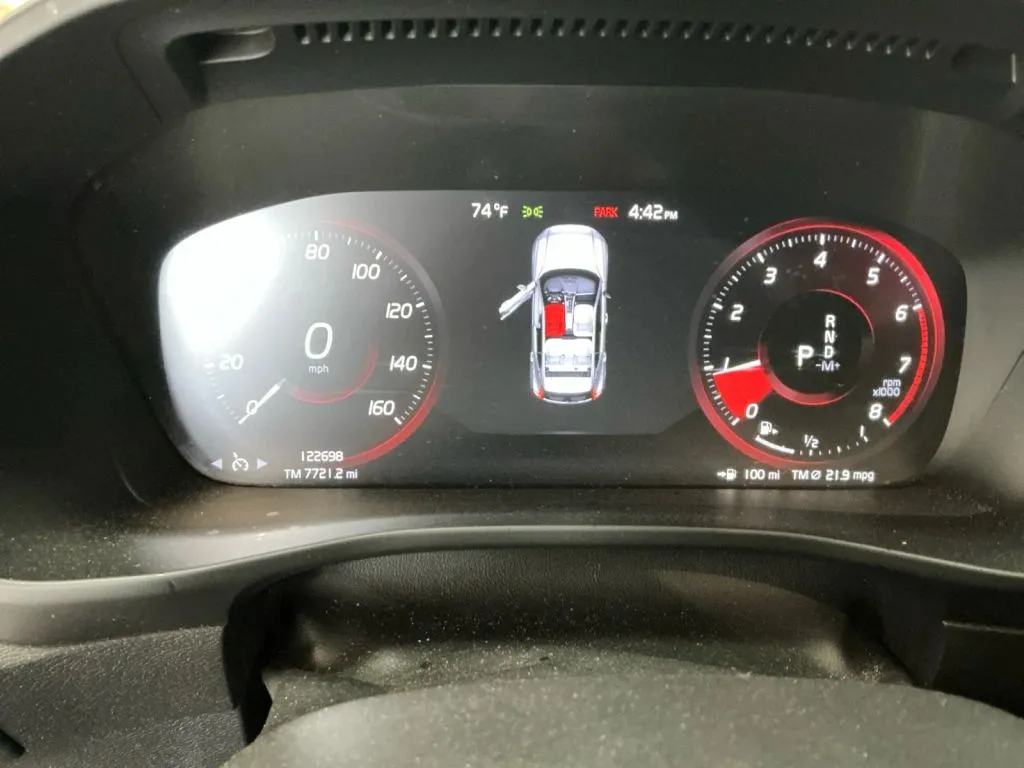 Volvo XC40 photo 24
