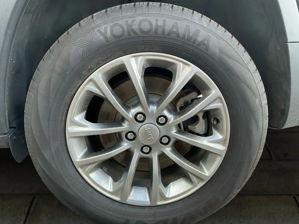 Jeep Cherokee photo 17