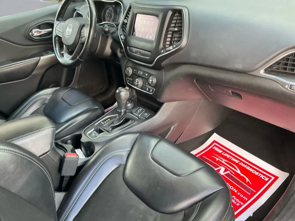 Jeep Cherokee photo 20