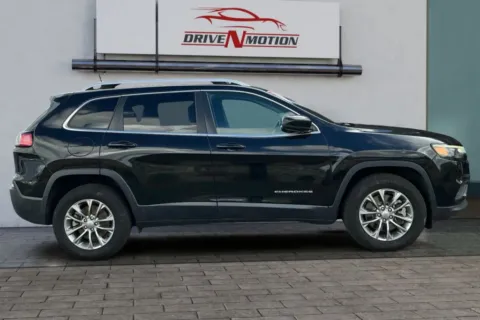 Another view of 2019 Jeep Cherokee Latitude Plus Sport Utility 4D for sale in Rio Rancho, NM at Drive N-Motion Rio Rancho