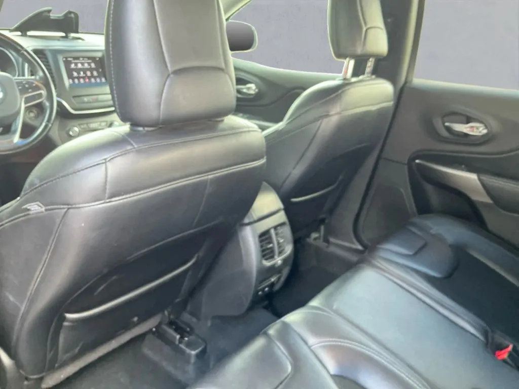 Jeep Cherokee photo 14