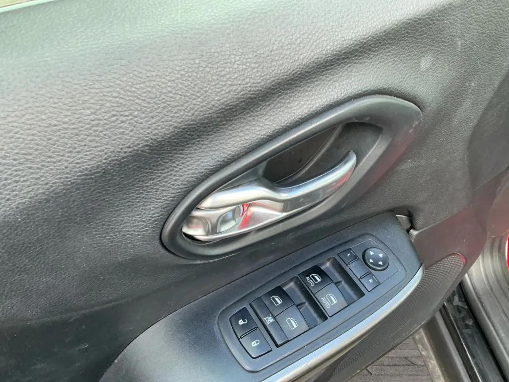 Jeep Cherokee photo 10