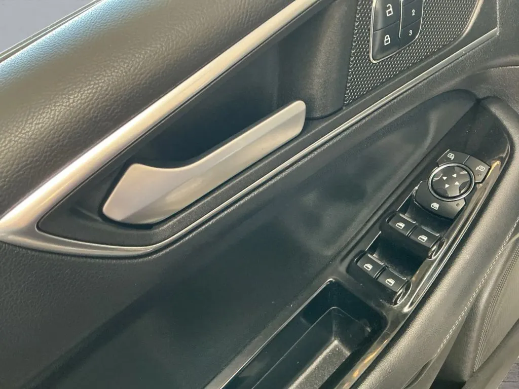 Ford Edge photo 11