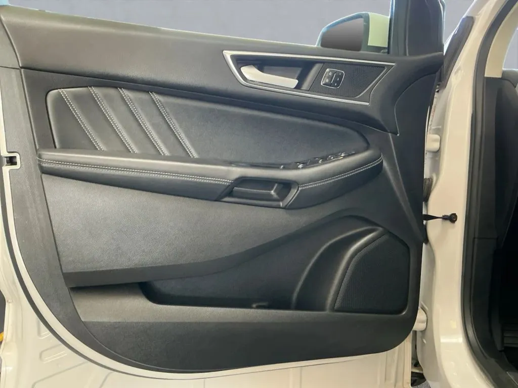 Ford Edge photo 10