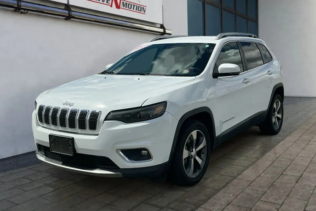 Jeep Cherokee photo 8
