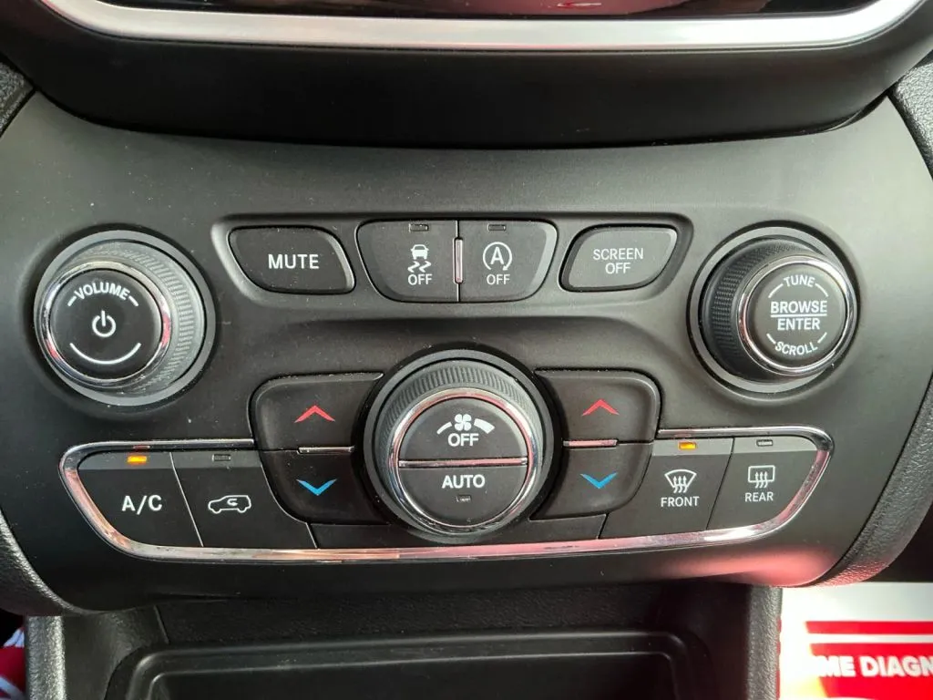 Jeep Cherokee photo 32
