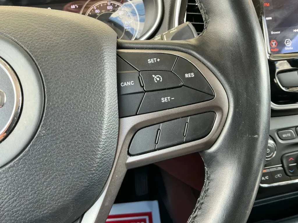 Jeep Cherokee photo 27