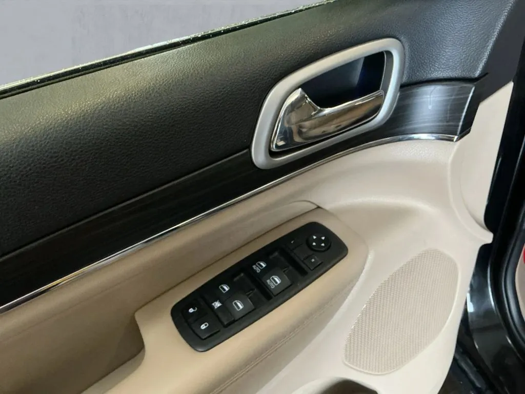 Jeep Grand Cherokee photo 11