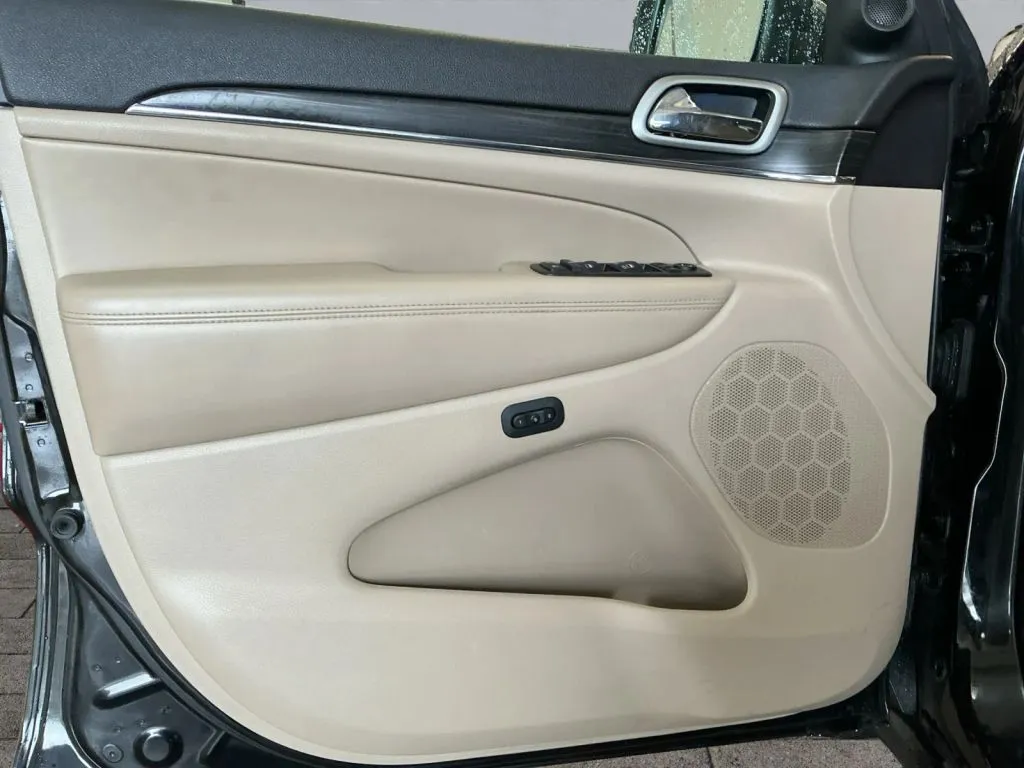 Jeep Grand Cherokee photo 10