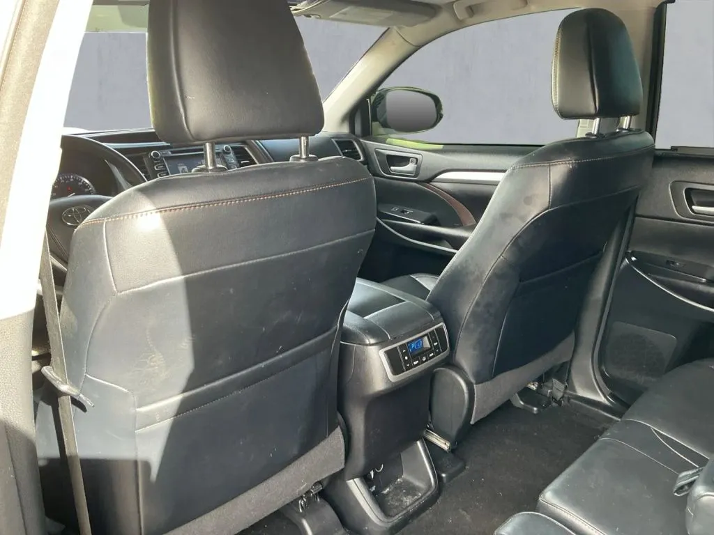 Toyota Highlander photo 15