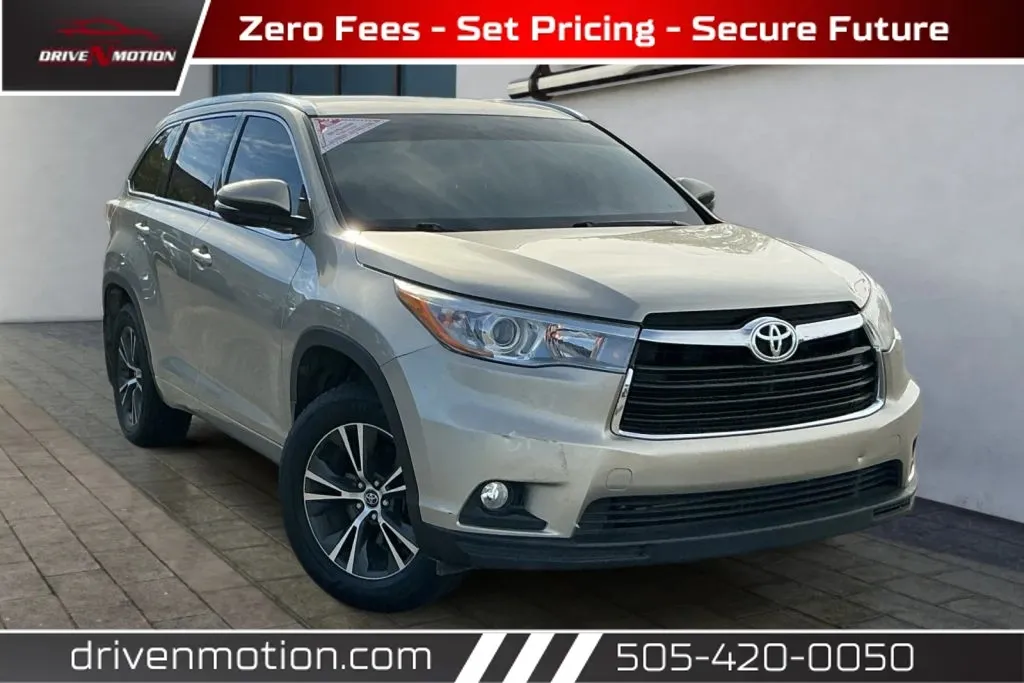 Gold 2016 Toyota Highlander XLE Sport Utility 4D for sale in Rio Rancho, NM