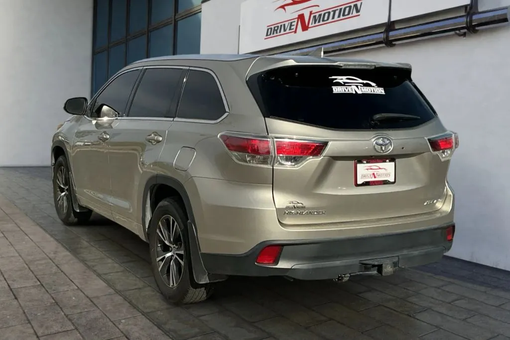 Toyota Highlander photo 6