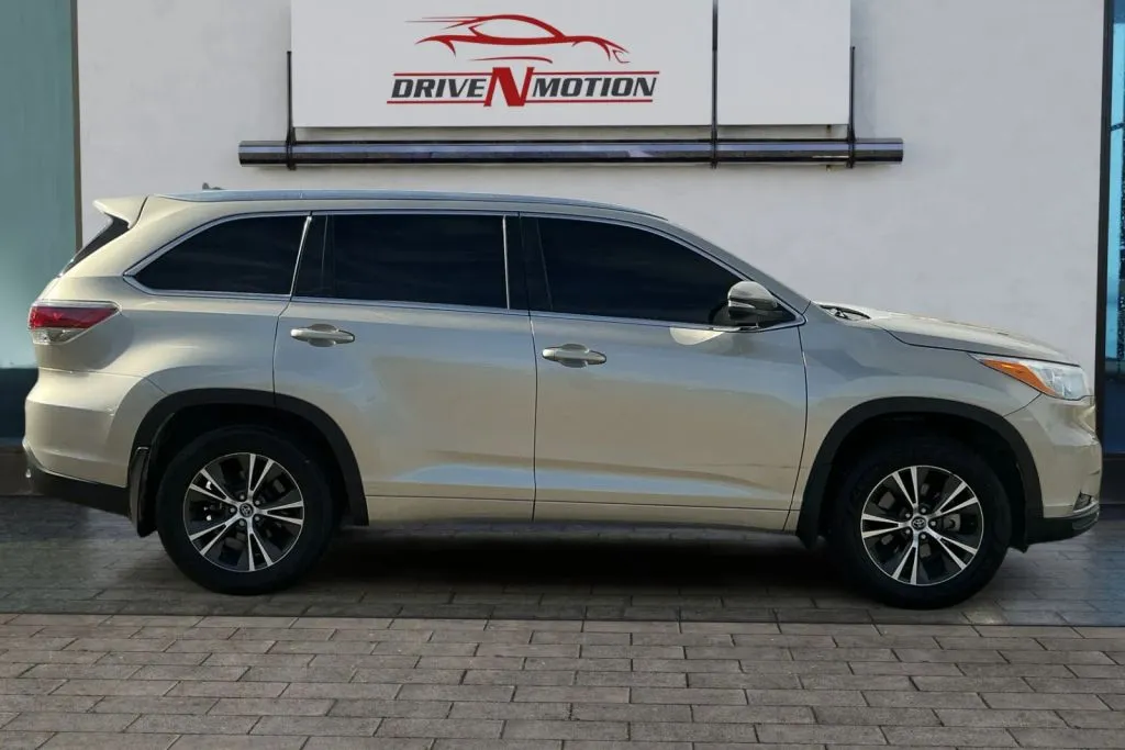 Another view of 2016 Toyota Highlander XLE Sport Utility 4D for sale in Rio Rancho, NM at Drive N-Motion Rio Rancho