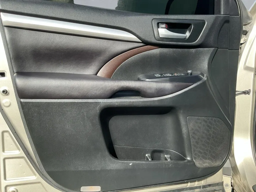 Toyota Highlander photo 10