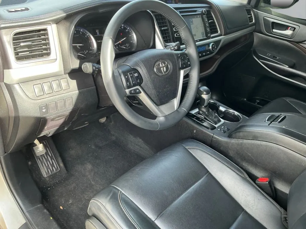 Toyota Highlander photo 13