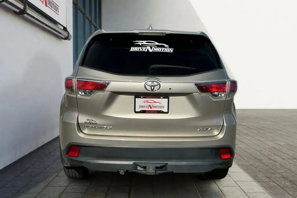 More photos of 2016 Toyota Highlander XLE Sport Utility 4D at Drive N-Motion Rio Rancho, NM