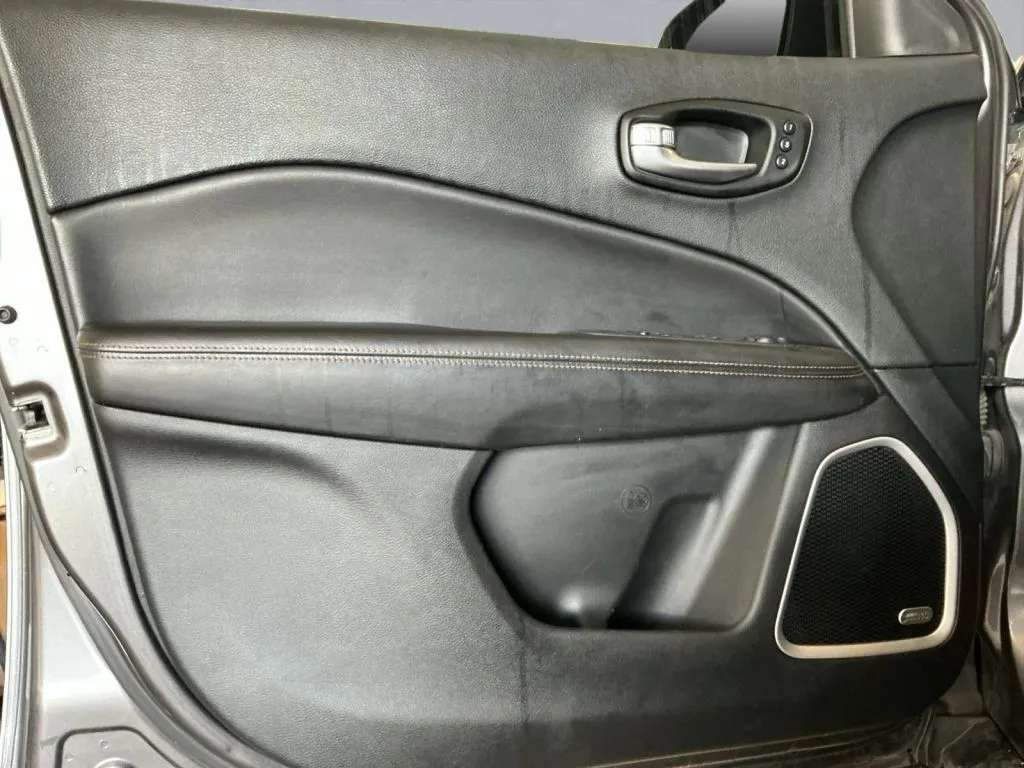 Jeep Compass photo 10