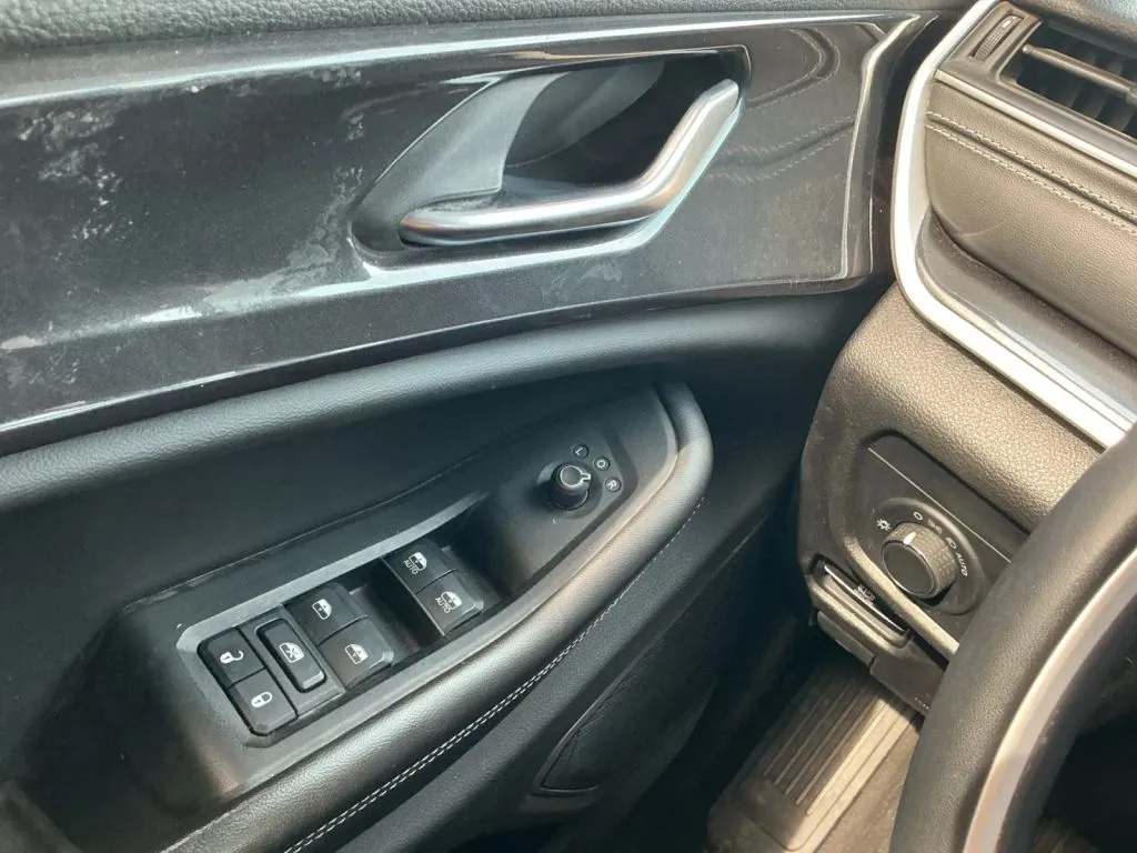 Jeep Grand Cherokee L photo 12
