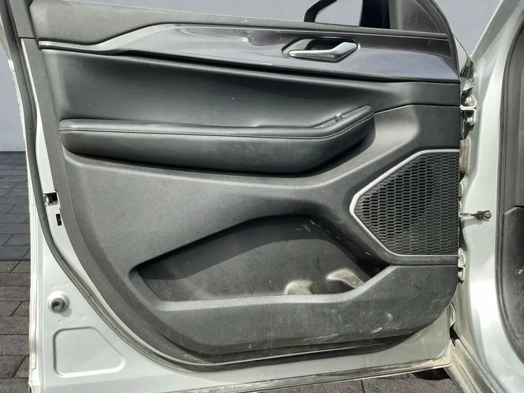 Jeep Grand Cherokee L photo 11
