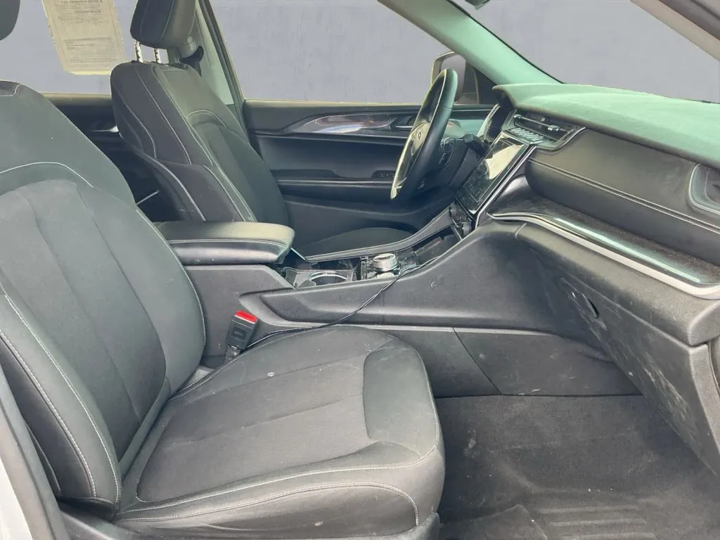 Jeep Grand Cherokee L photo 21