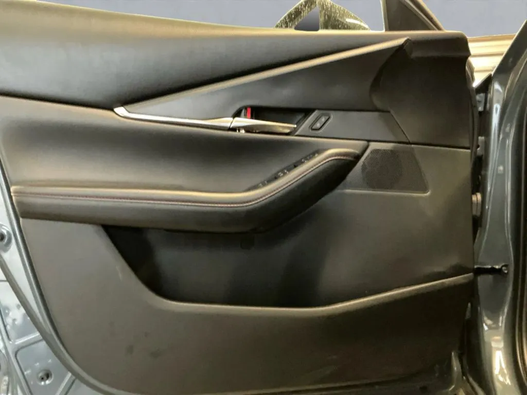 Mazda CX-30 photo 10