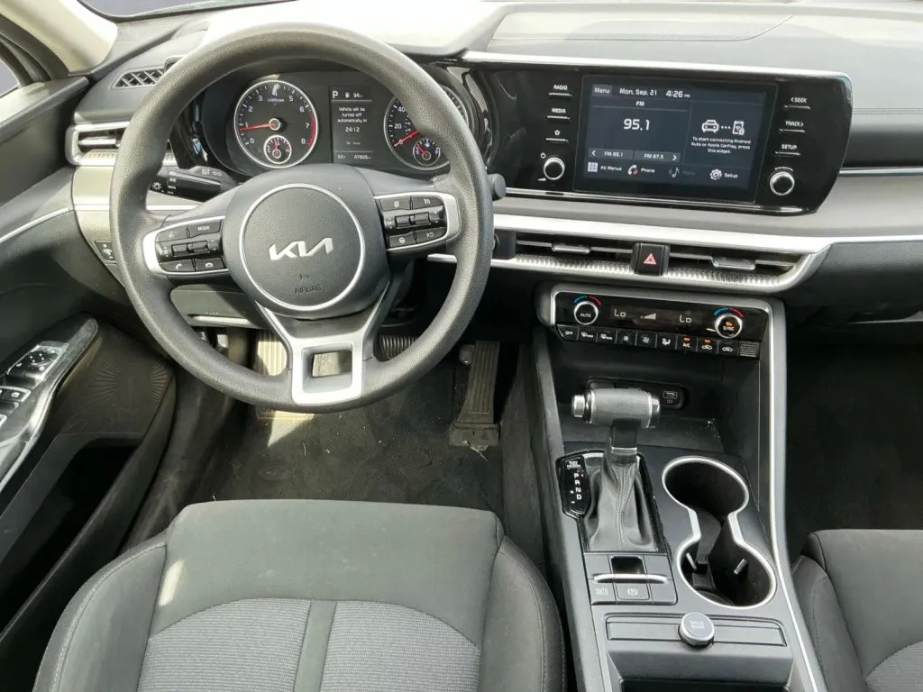 Kia K5 photo 16