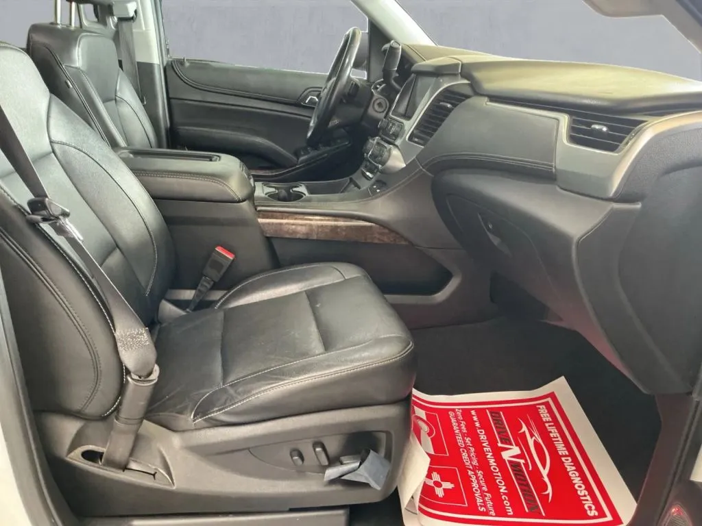 Chevrolet Suburban photo 16