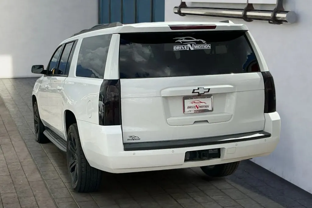 Chevrolet Suburban photo 6