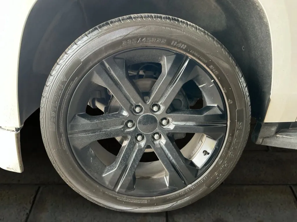 Chevrolet Suburban photo 19